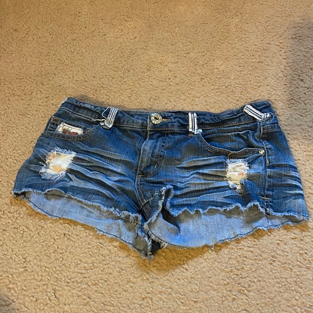 Low rise daisy duke shorts.
